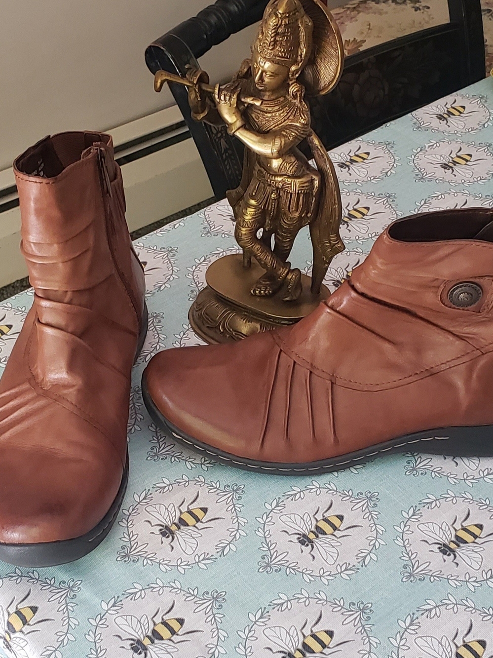 Earth Women's Brown Ankle Boots
